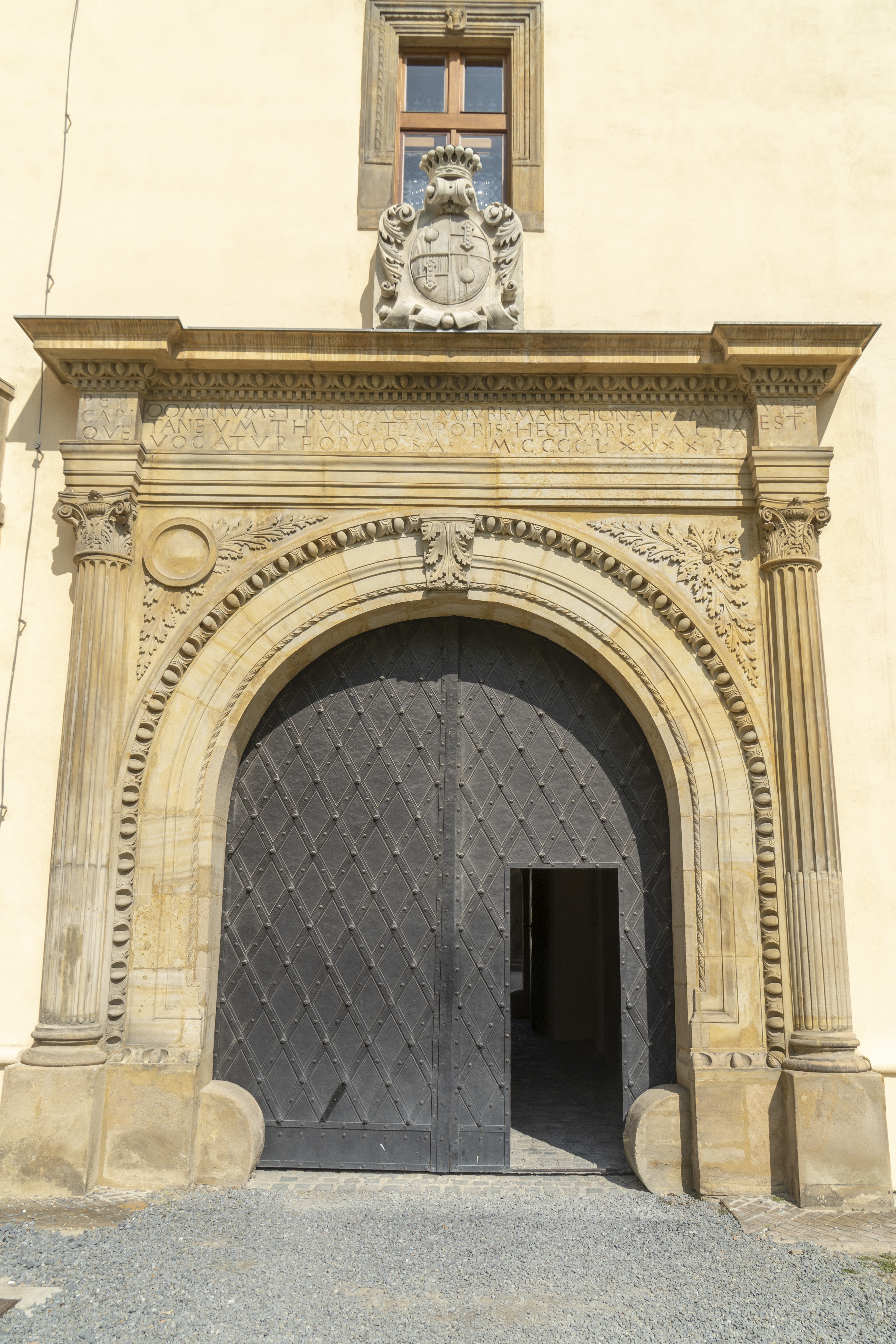 renesanční portál zámku Tovačov z r. 1492